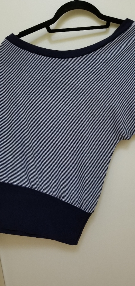 Blue top - Picture 3 of 4